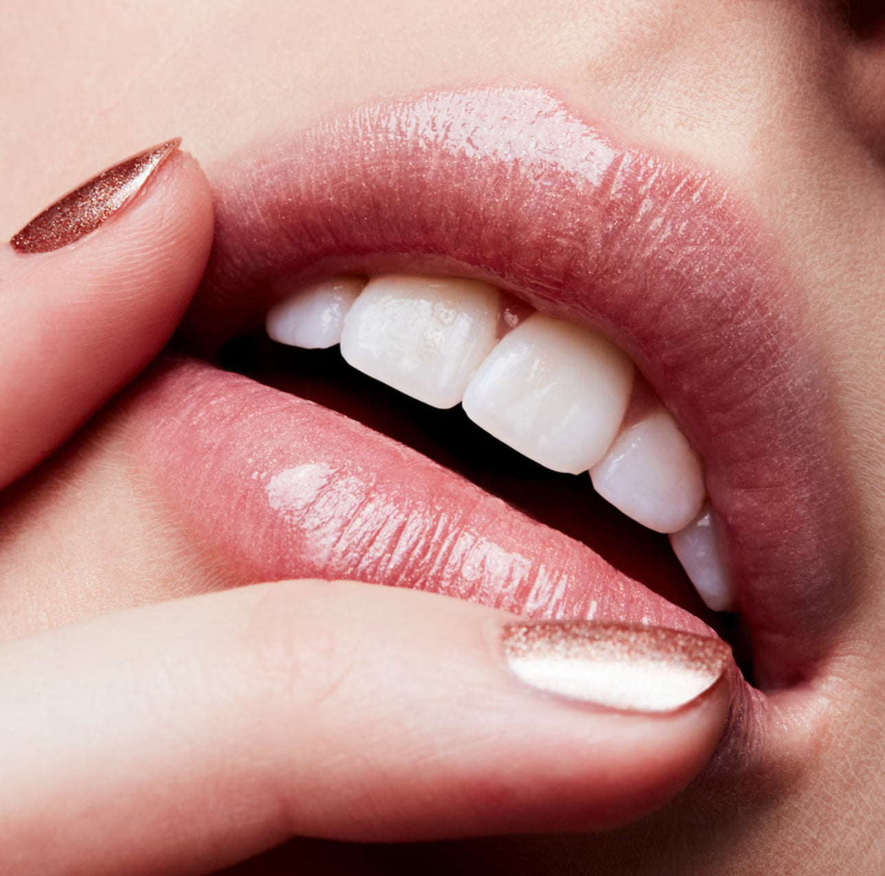 GLOSS OYSTER GIRL - MAC