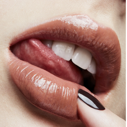 GLOSS DANGEROUS CURVES - MAC