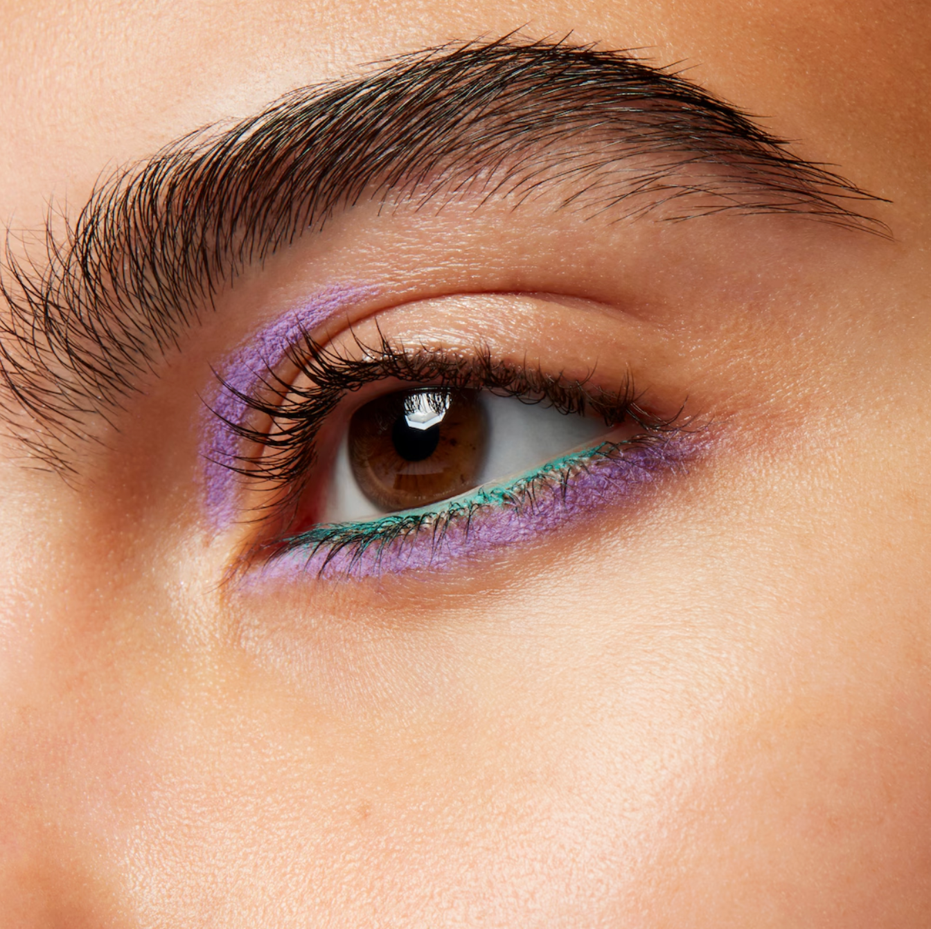 DELINEADOR RETRÁCTIL DE OJOS MORADO COMMITMETNT ISSUES 24 HORAS - MAC