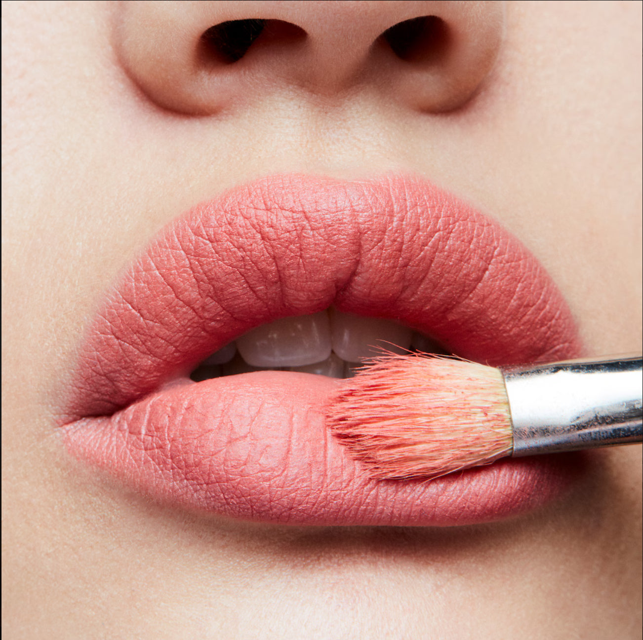LABIAL RUNWAY HIT - MAC