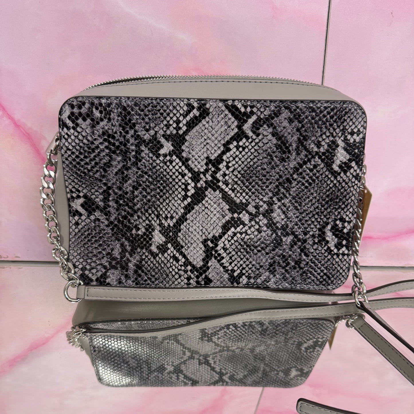 BANDOLERA SERPIENTE GRIS - MICHAEL KORS