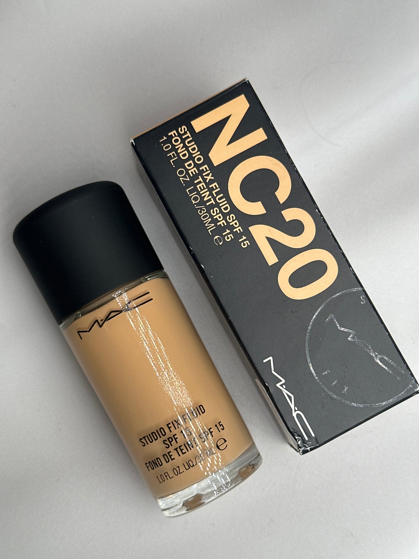 BASE STUDIO FIX SPF15 - MAC