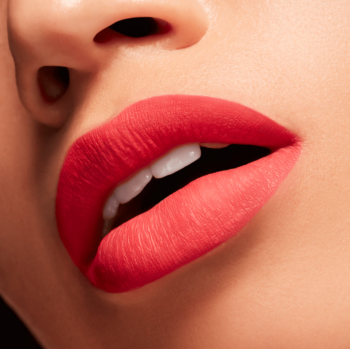 LABIAL 24HR GRACIOUS- MAC