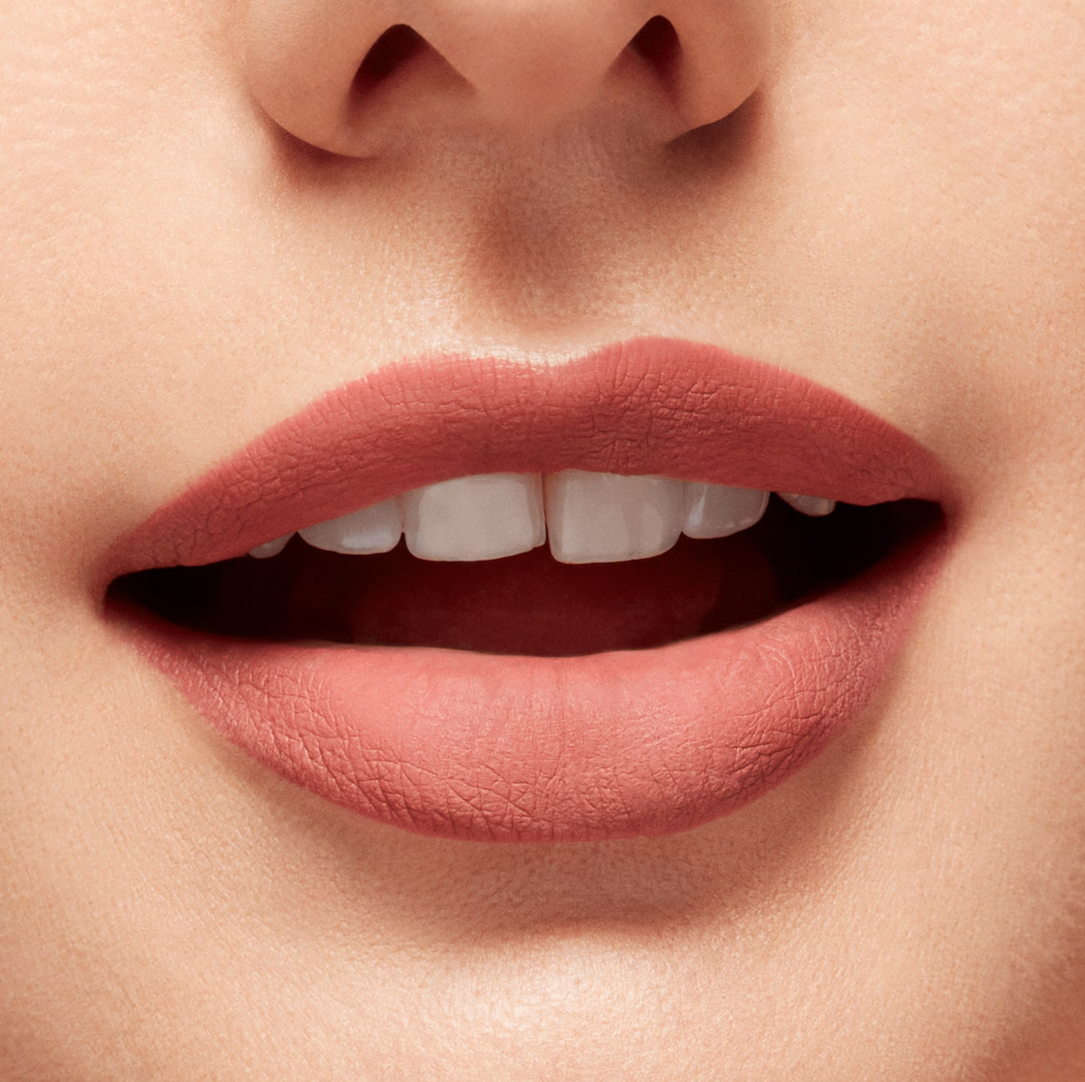 LABIAL 24HR BODACIOUS - MAC