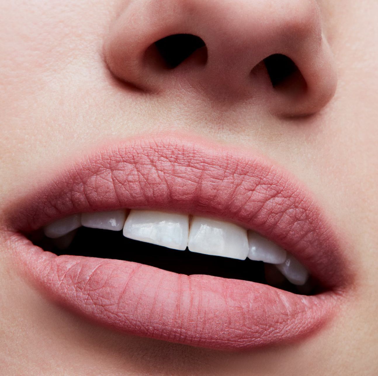 LABIAL REVERENCE POWDER KISS - MAC
