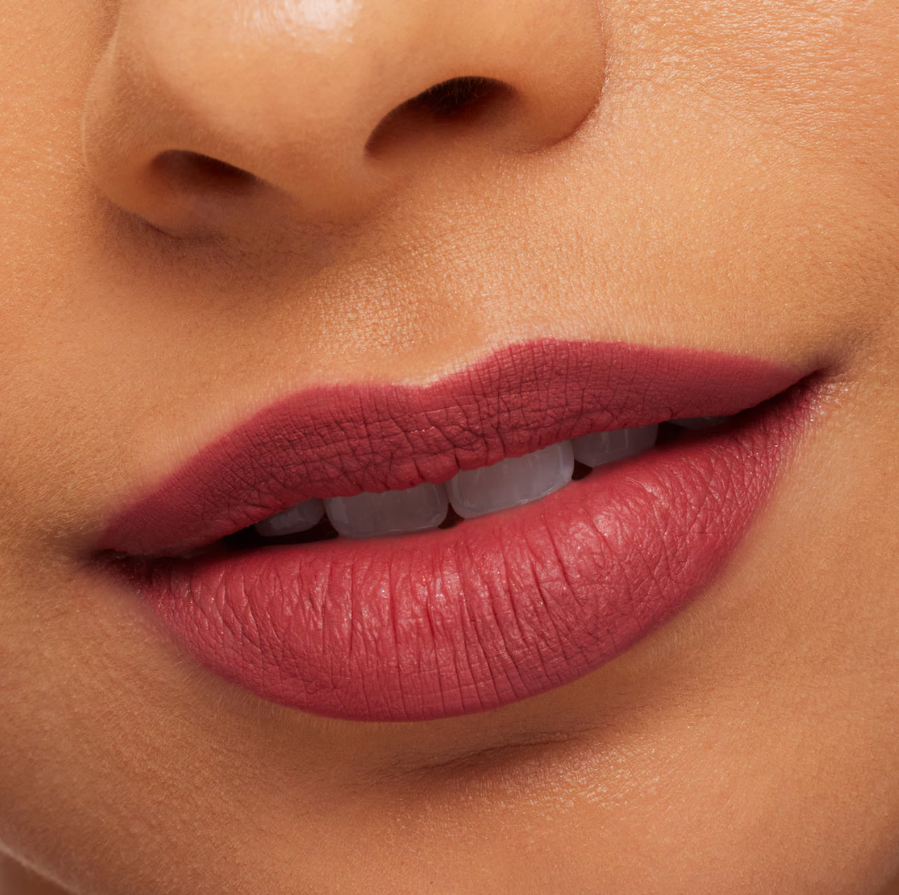 LABIAL 24HR TRIED & TROPHIED - MAC