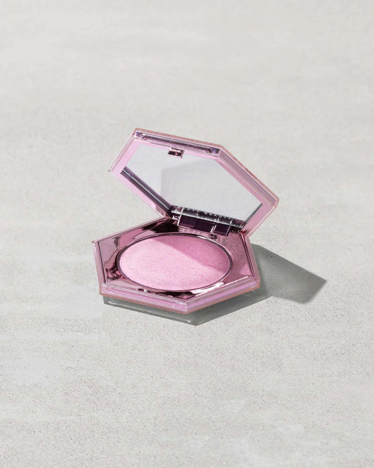 ILUMINADOR CUERPO Y ROSTRO DIAMOND BOMB LAVANDER LUV'R - FENTY BEAUTY
