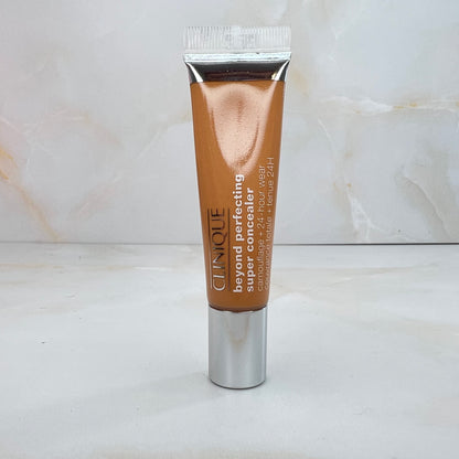 CORRECTOR BEYOND PERFECTING 24 HRS - CLINIQUE