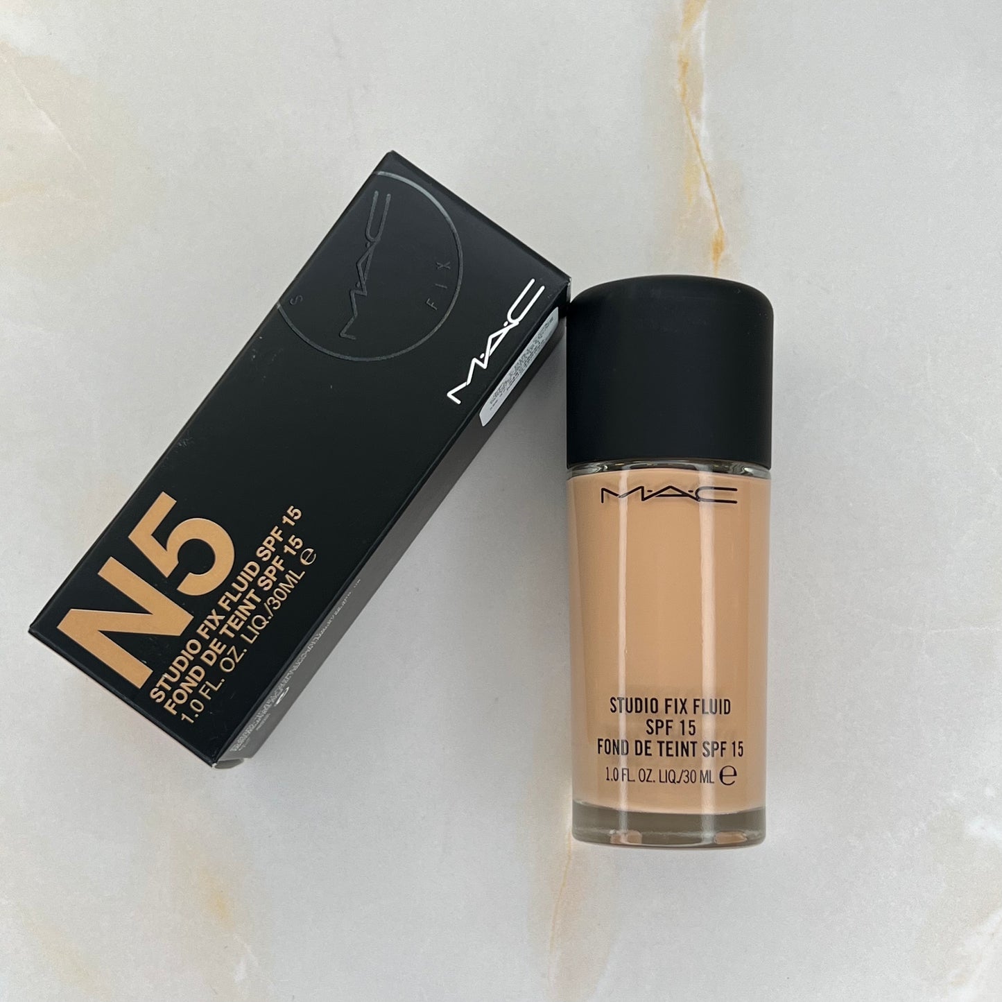 BASE STUDIO FIX SPF15 - MAC