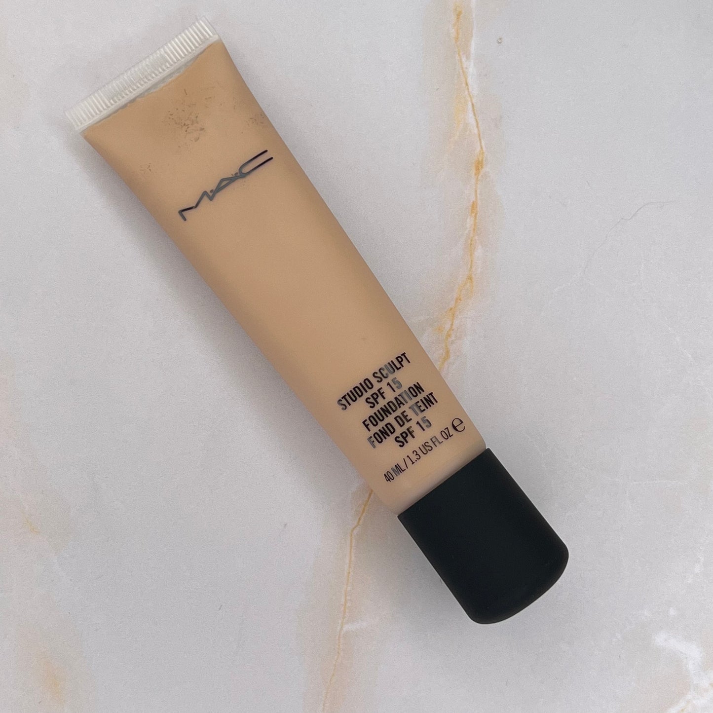 BASE STUDIO SCULPT SPF15 TONO NC37 - MAC