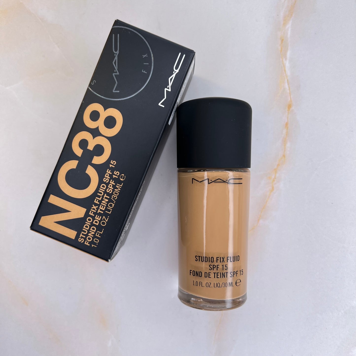 BASE STUDIO FIX SPF15 - MAC