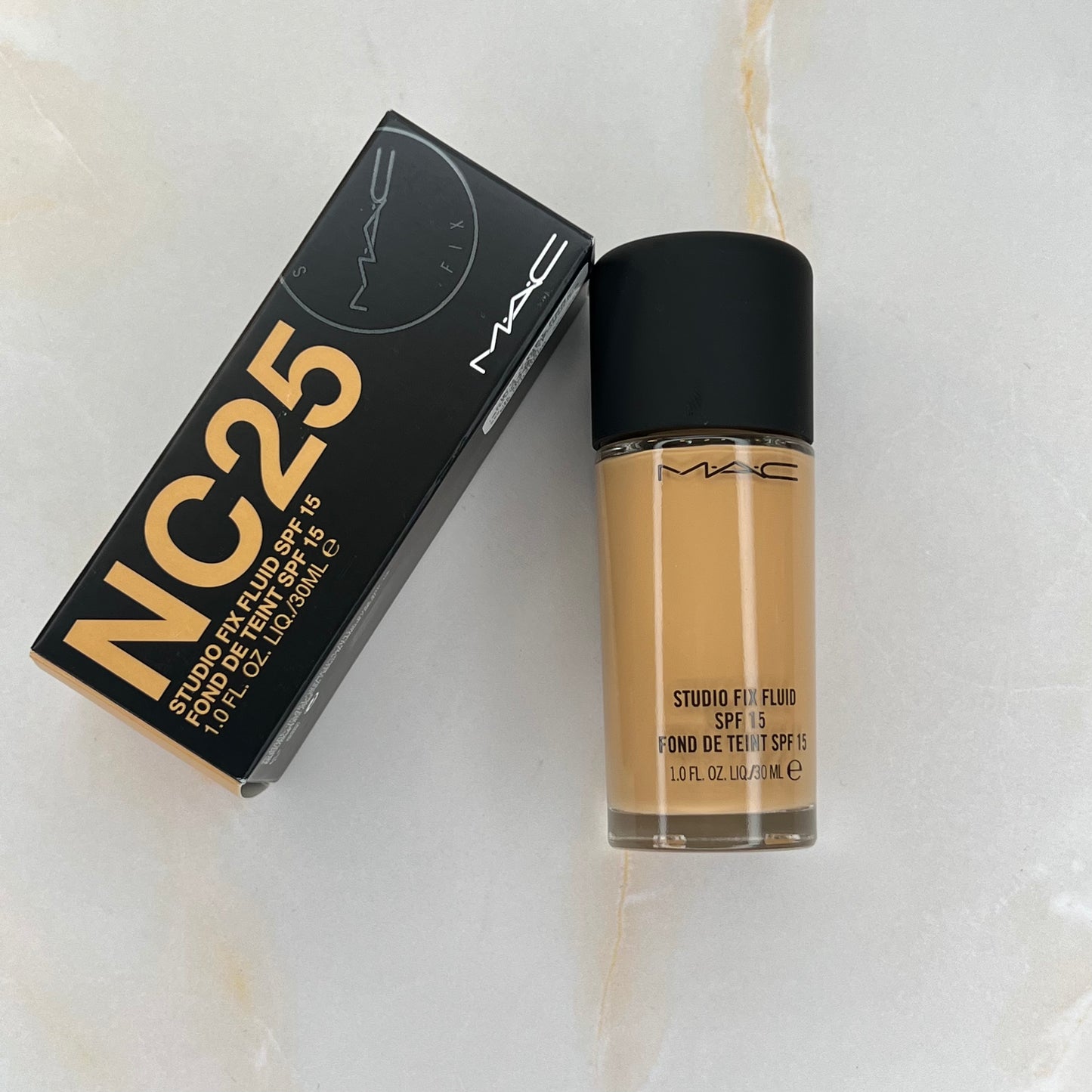 BASE STUDIO FIX SPF15 - MAC