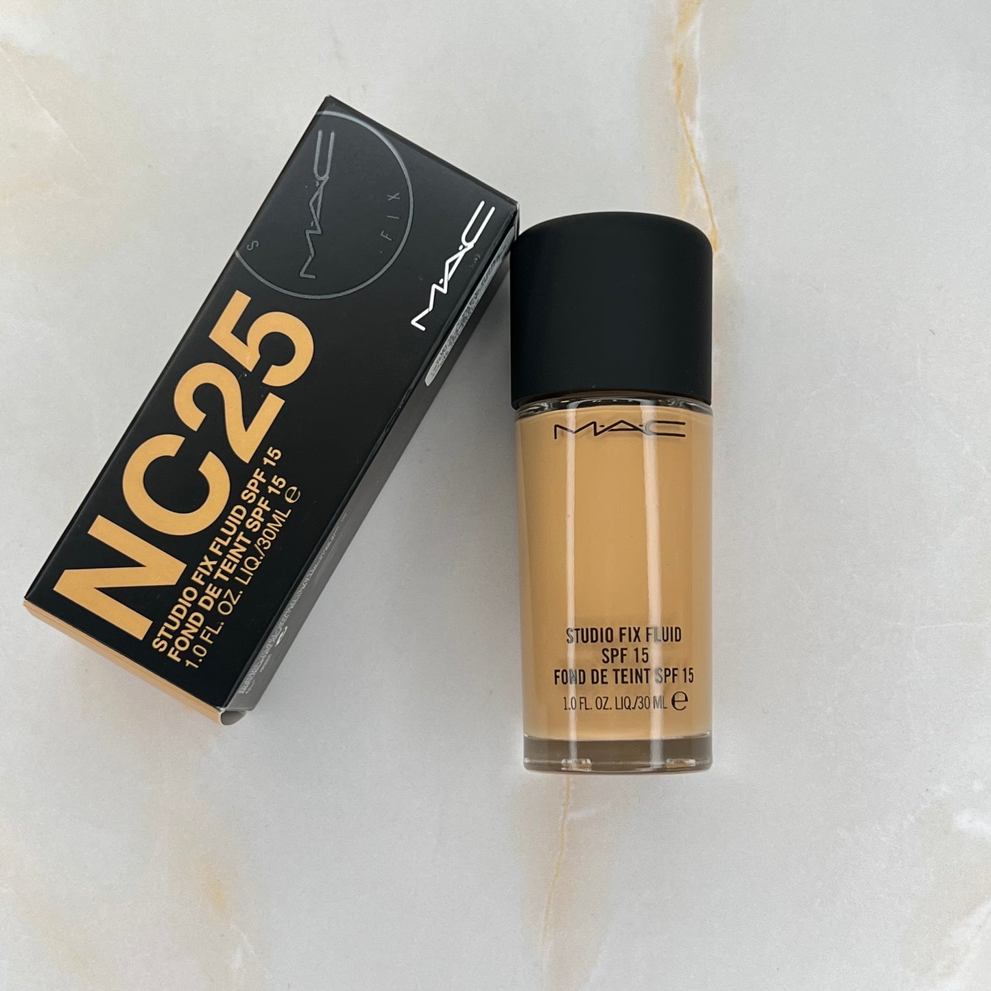 BASE STUDIO FIX SPF15 - MAC