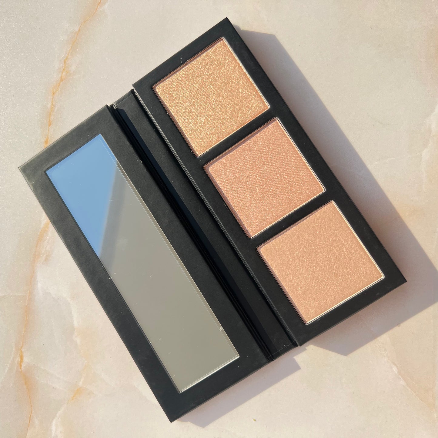 PALETA ILUMINADOR HYPER REAL GLOW FLASH + AWE - MAC