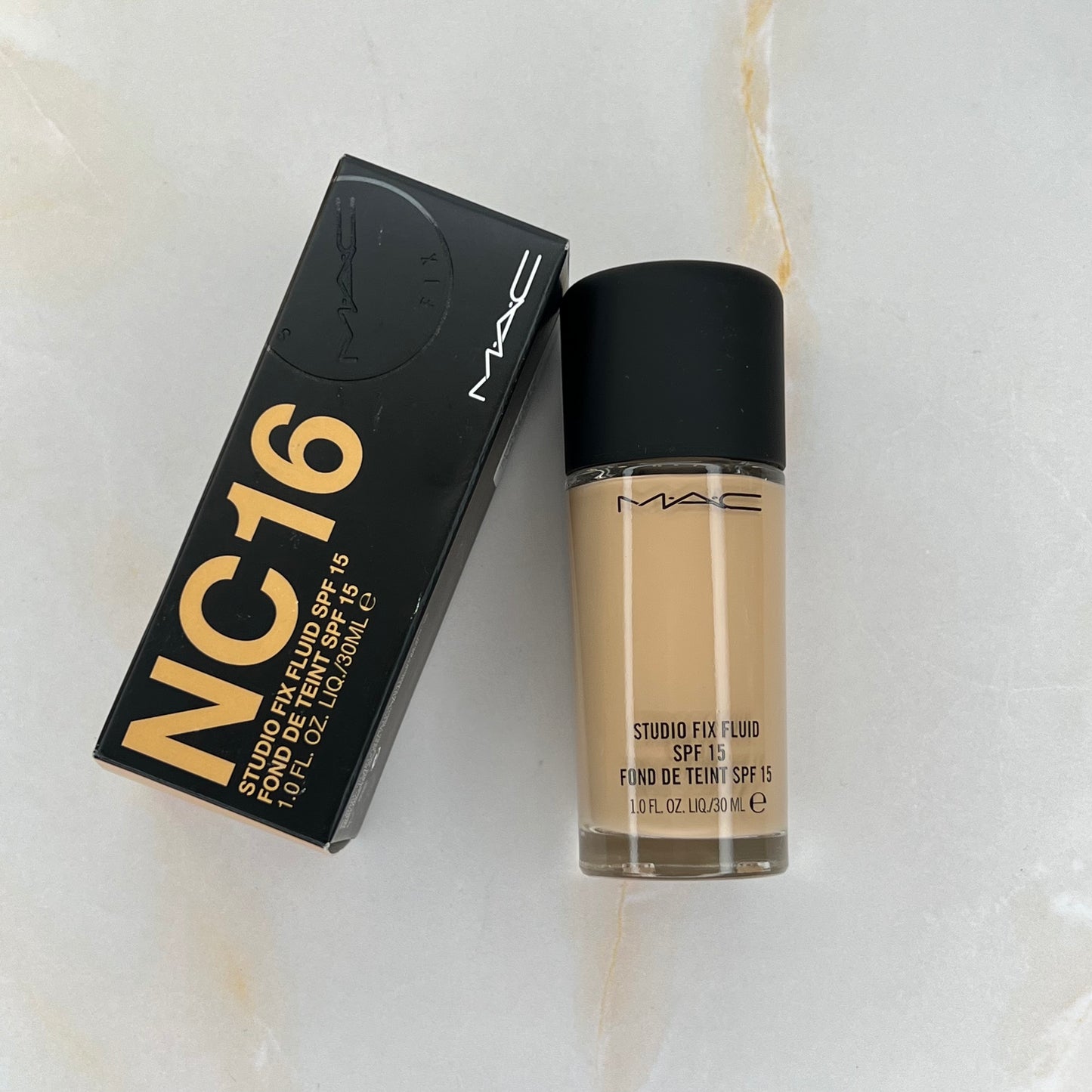 BASE STUDIO FIX SPF15 - MAC